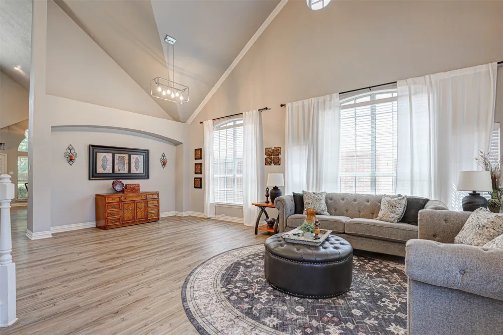 5704 Kelly Court Haltom City, TX 76137