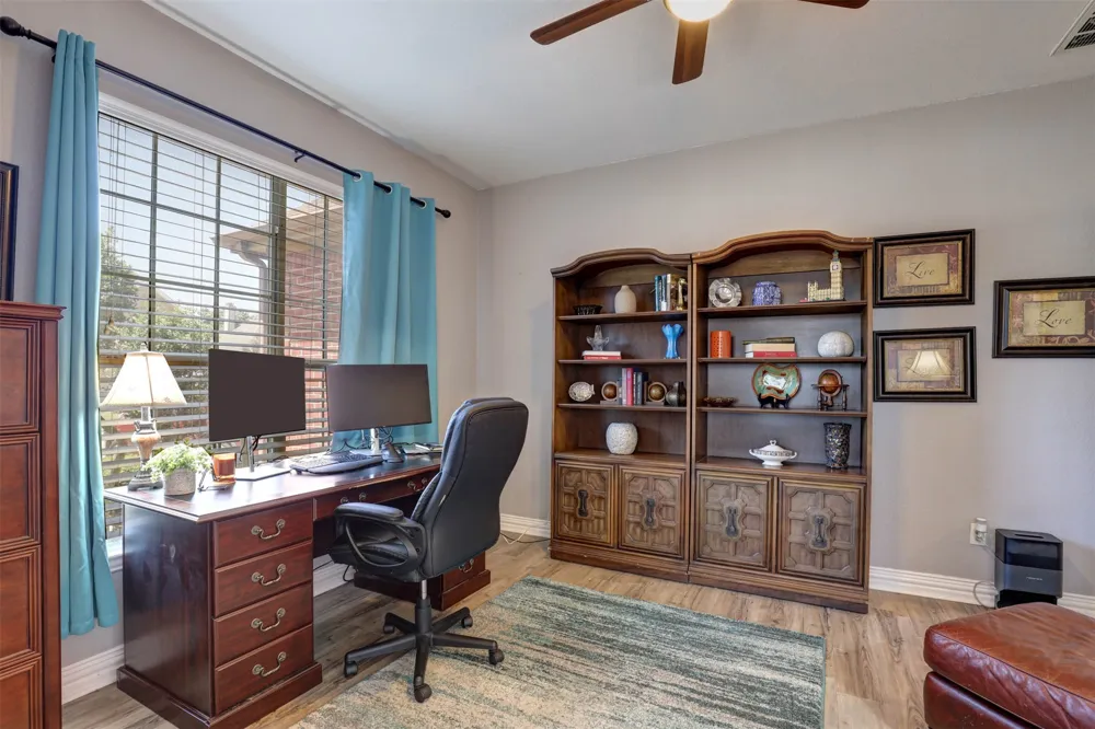 5704 Kelly Court Haltom City, TX 76137