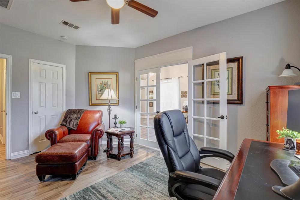 5704 Kelly Court Haltom City, TX 76137