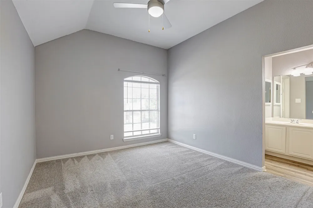 5704 Kelly Court Haltom City, TX 76137