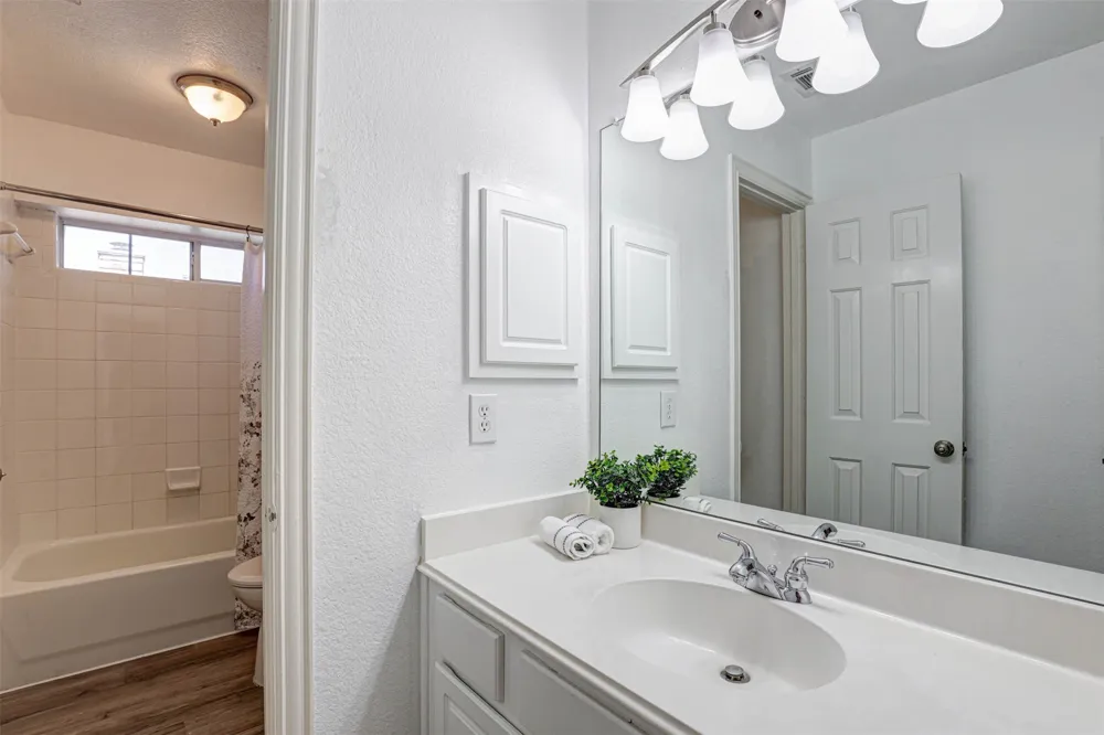 5704 Kelly Court Haltom City, TX 76137