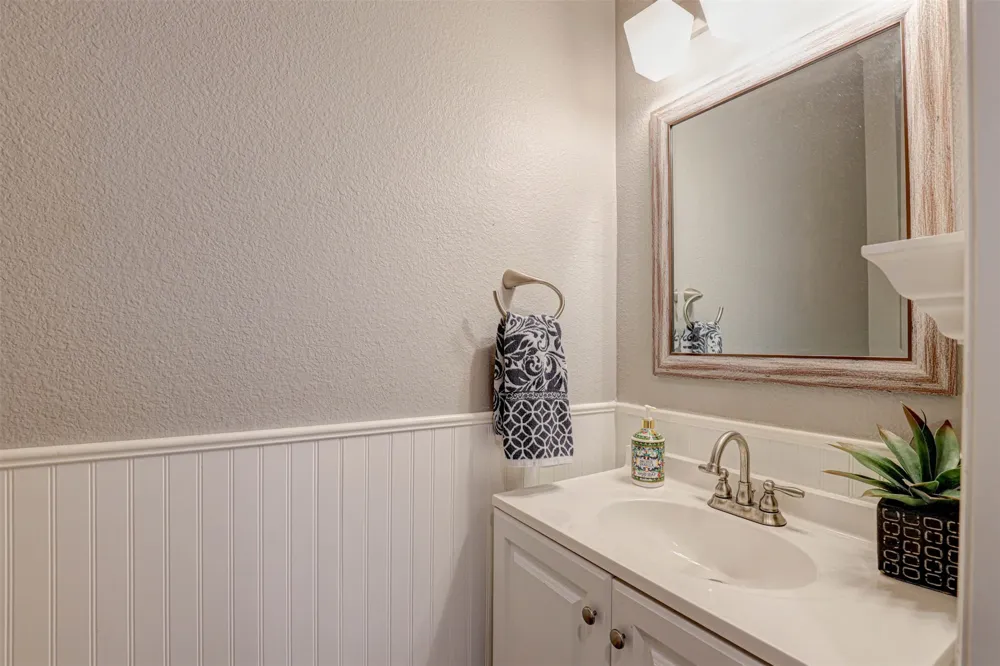 5704 Kelly Court Haltom City, TX 76137