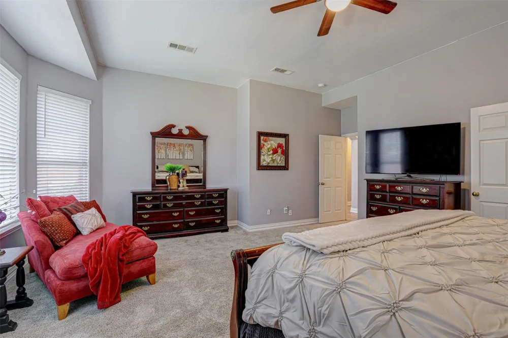 5704 Kelly Court Haltom City, TX 76137