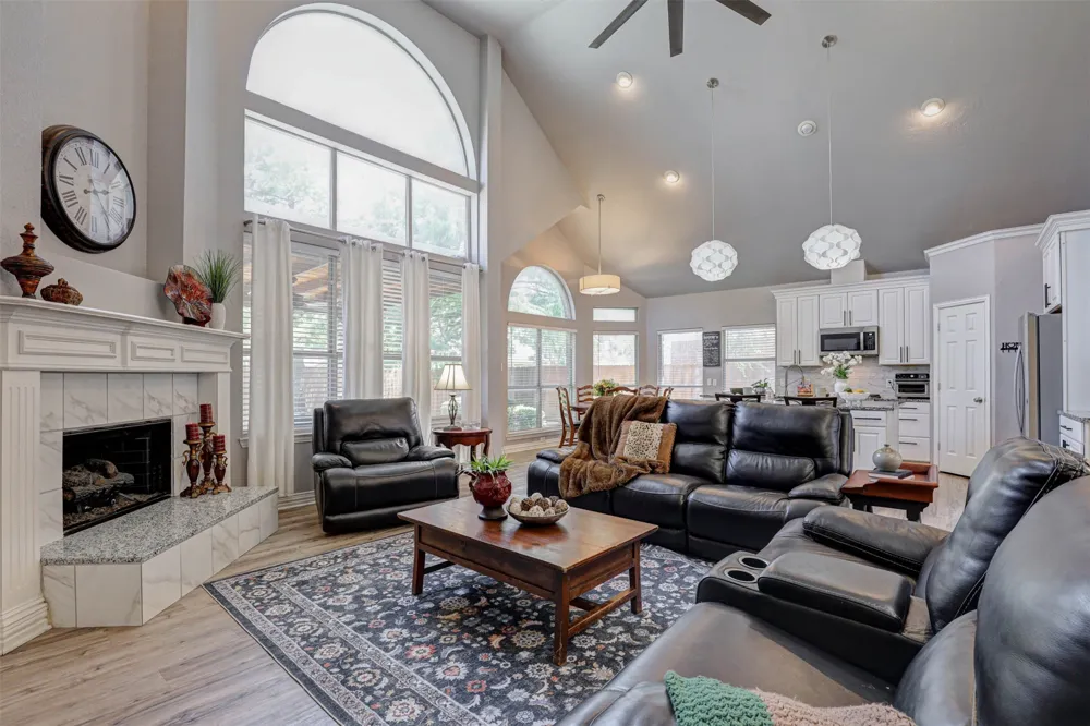 5704 Kelly Court Haltom City, TX 76137