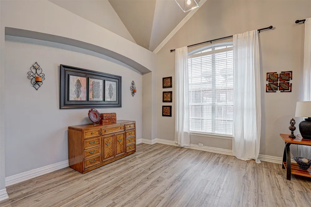 5704 Kelly Court Haltom City, TX 76137