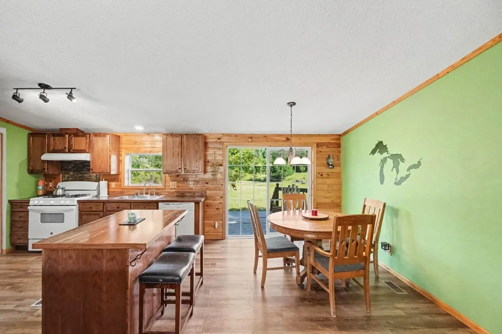 23410 Eisenhower Road Newaygo, MI 49337
