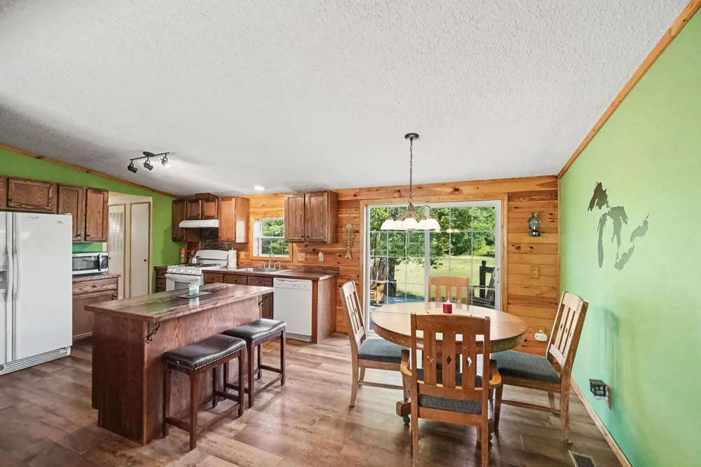 23410 Eisenhower Road Newaygo, MI 49337