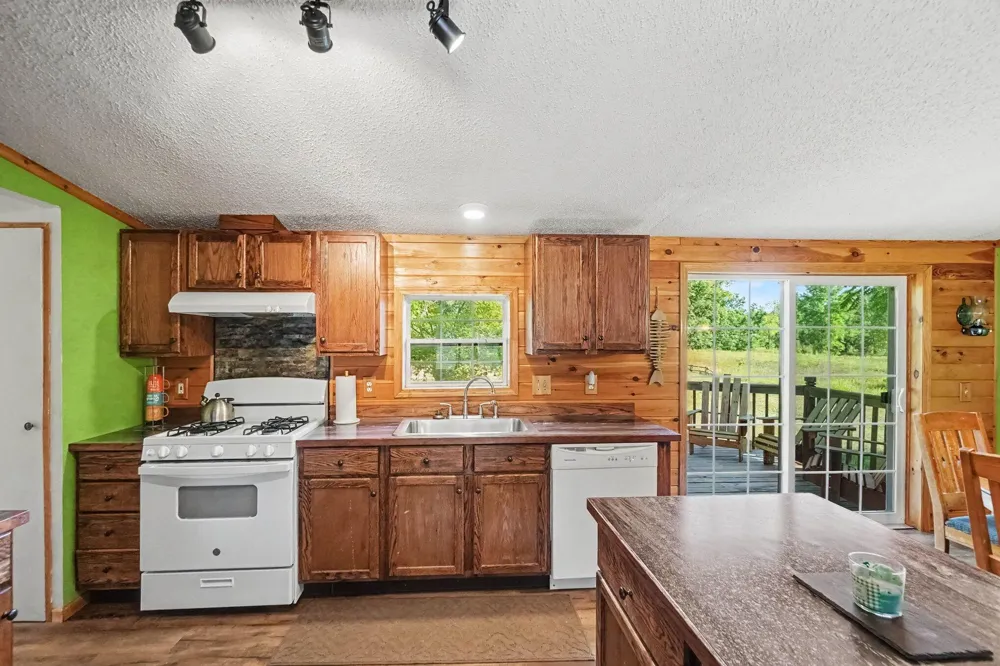 23410 Eisenhower Road Newaygo, MI 49337