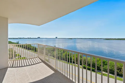5480 Ocean Drive