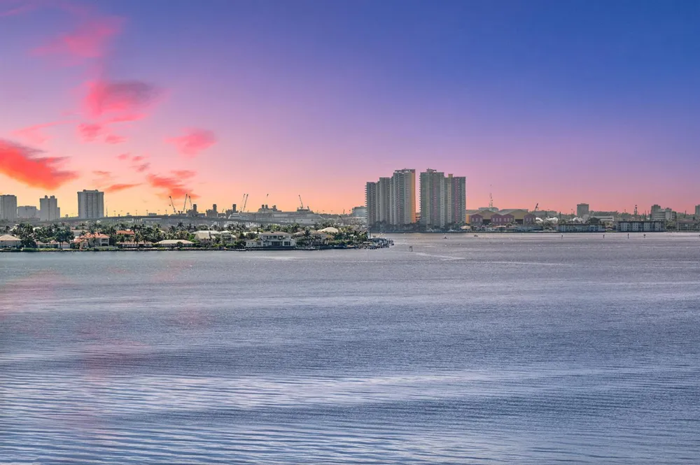 5480 Ocean Drive #B7c Singer Island, FL 33404