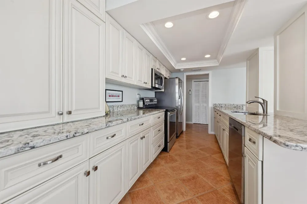 5480 Ocean Drive #B7c Singer Island, FL 33404