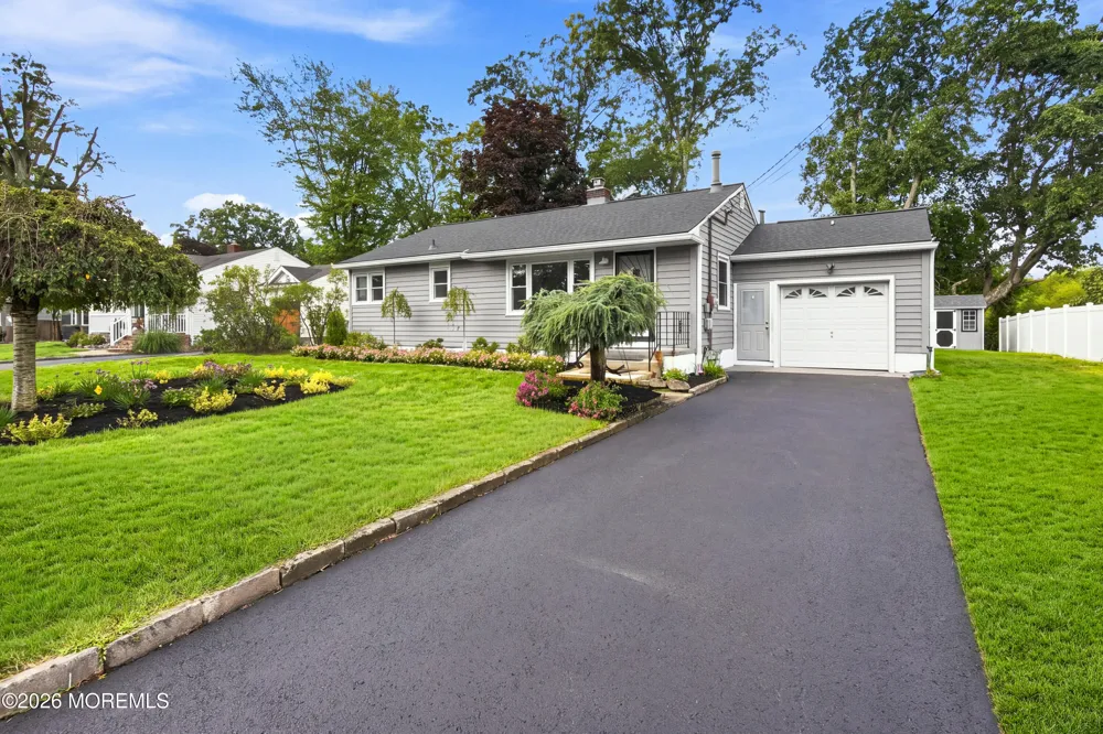 20 Stempler Court Holmdel, NJ 07733
