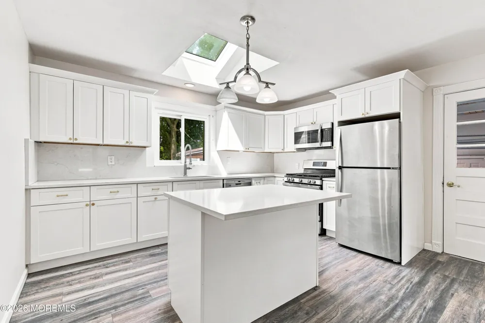 20 Stempler Court Holmdel, NJ 07733