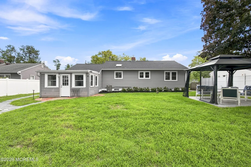 20 Stempler Court Holmdel, NJ 07733