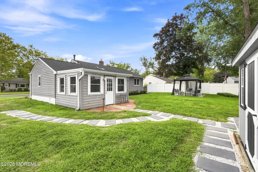 20 Stempler Court Holmdel, NJ 07733