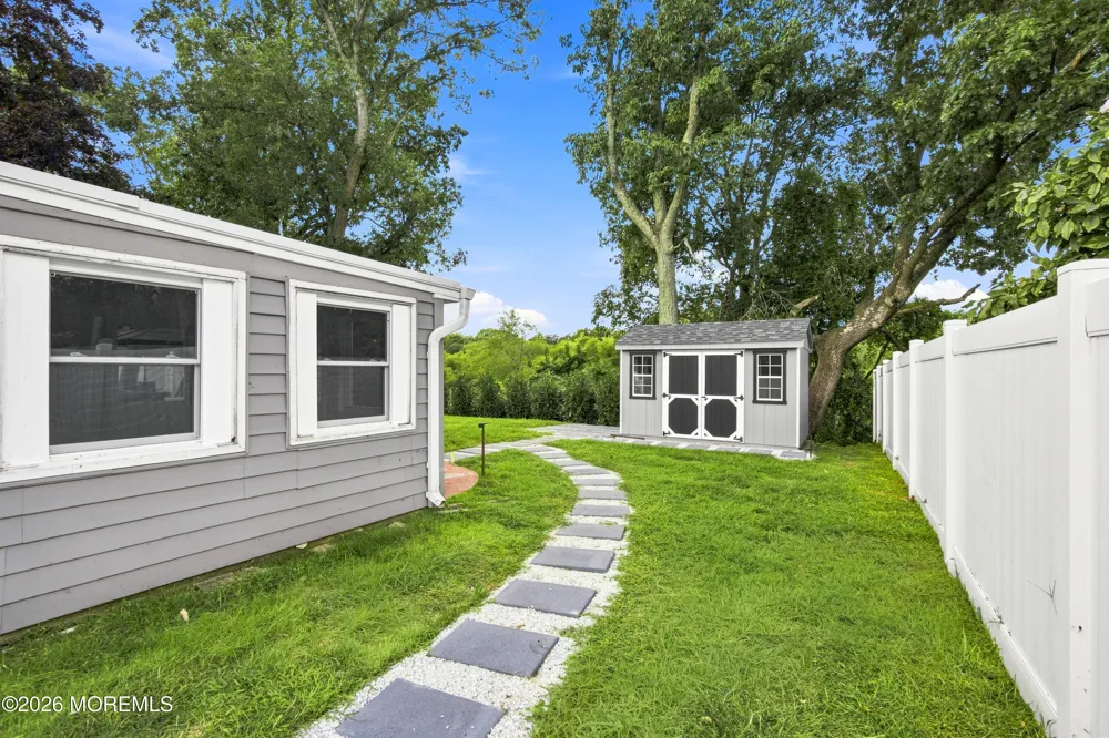 20 Stempler Court Holmdel, NJ 07733