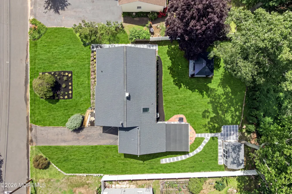 20 Stempler Court Holmdel, NJ 07733