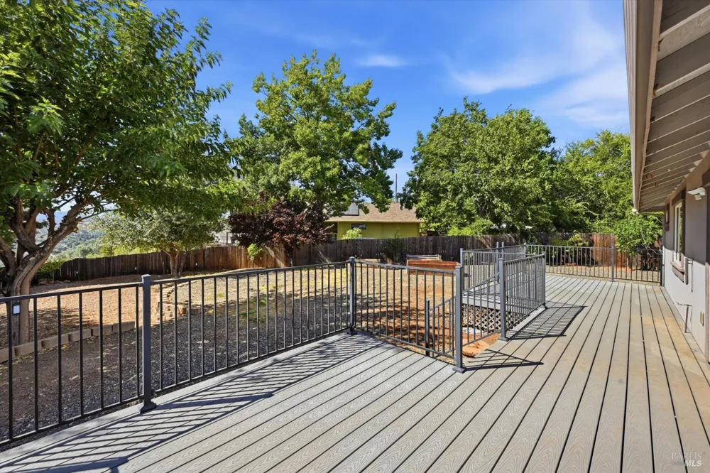 19527 Stonegate Road Hidden Valley Lake, CA 95467