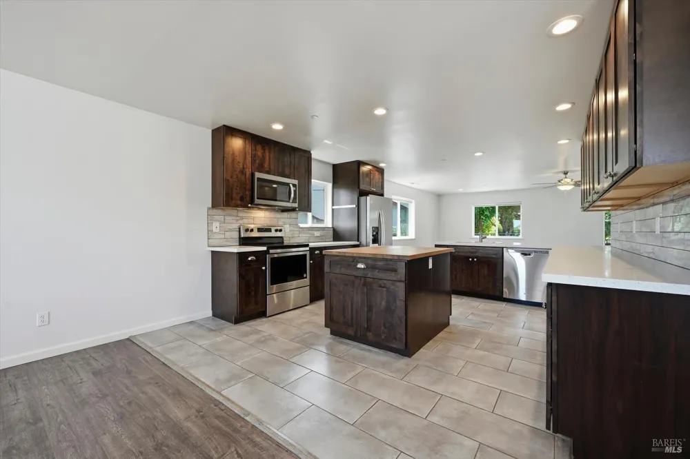 19527 Stonegate Road Hidden Valley Lake, CA 95467