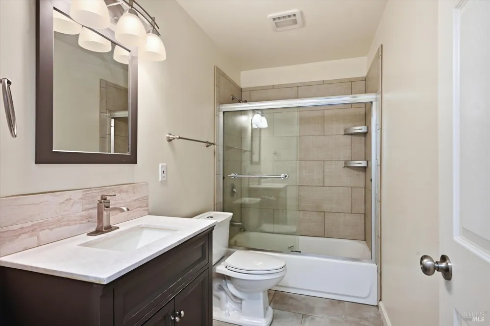 19527 Stonegate Road Hidden Valley Lake, CA 95467