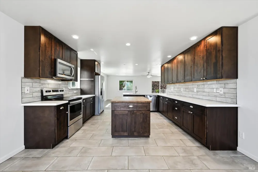 19527 Stonegate Road Hidden Valley Lake, CA 95467