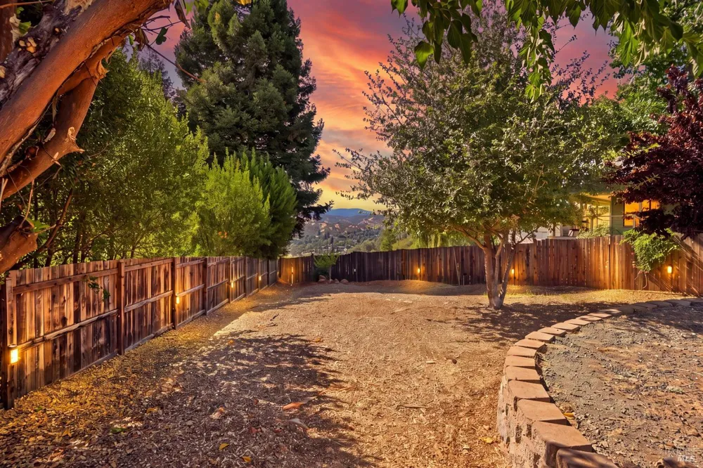 19527 Stonegate Road Hidden Valley Lake, CA 95467