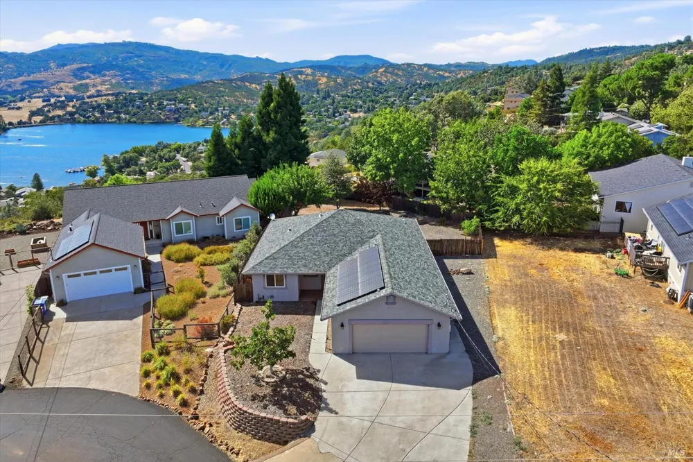 19527 Stonegate Road Hidden Valley Lake, CA 95467