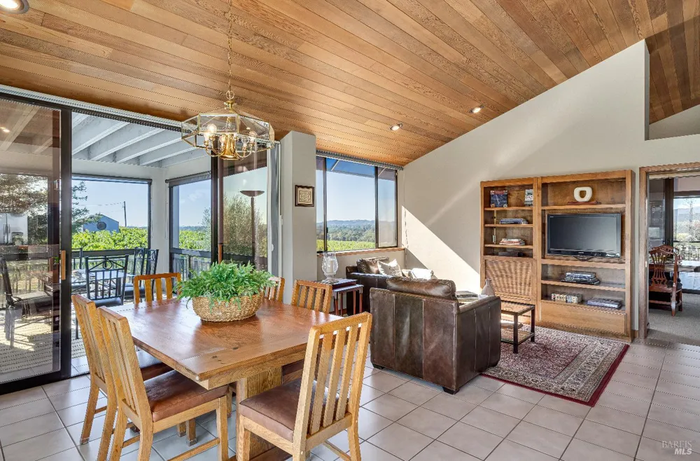 1095 Hardman Avenue Napa, CA 94558