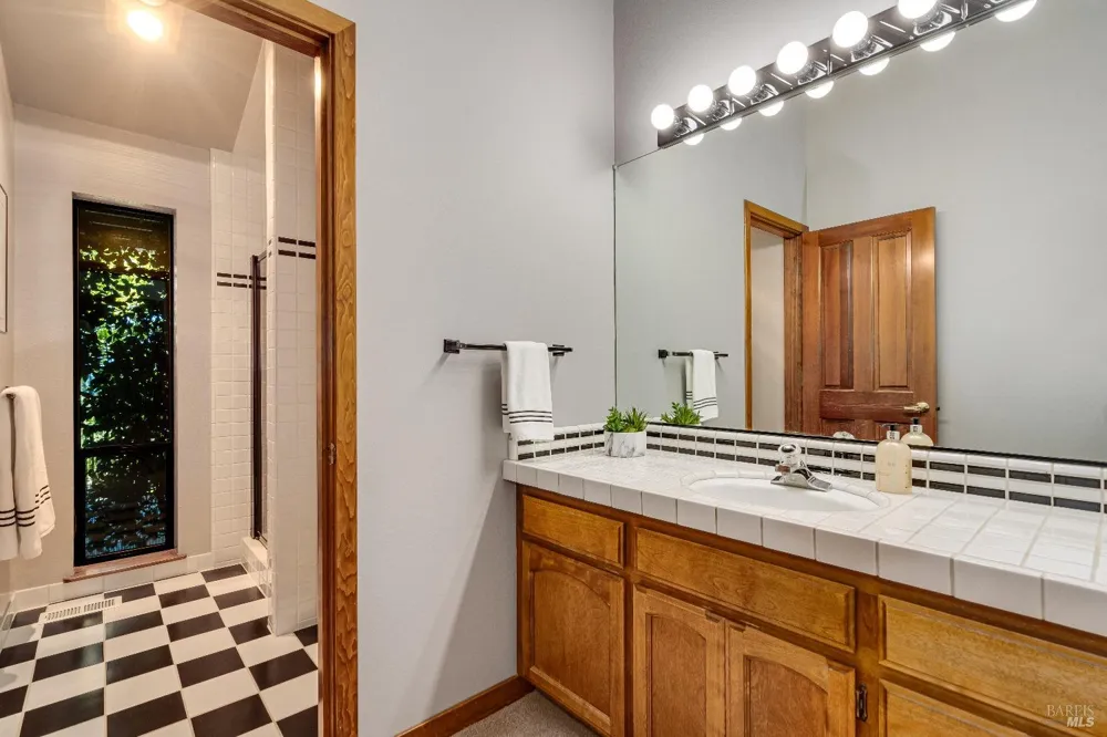 1095 Hardman Avenue Napa, CA 94558