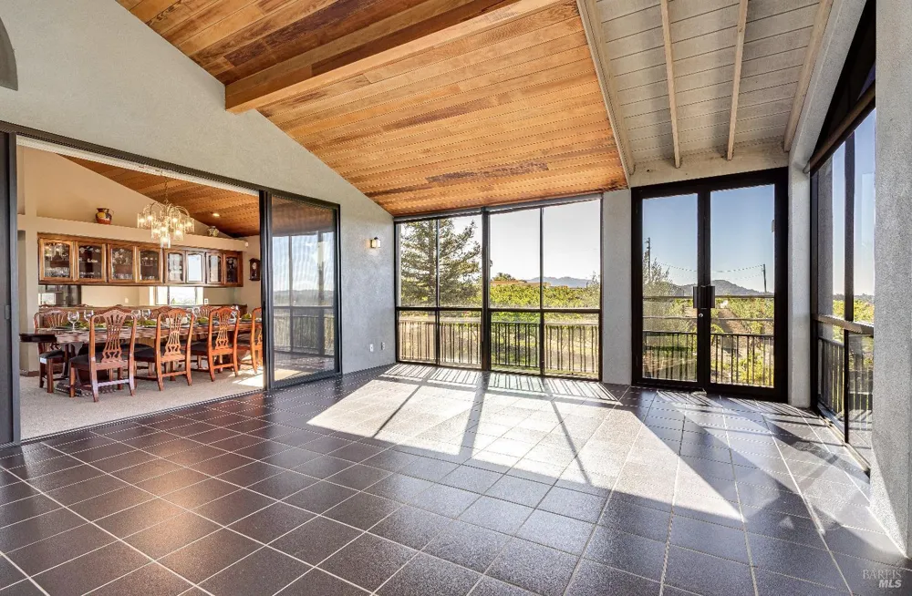 1095 Hardman Avenue Napa, CA 94558