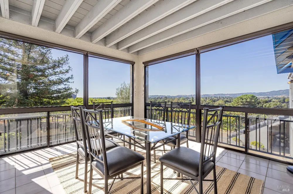 1095 Hardman Avenue Napa, CA 94558