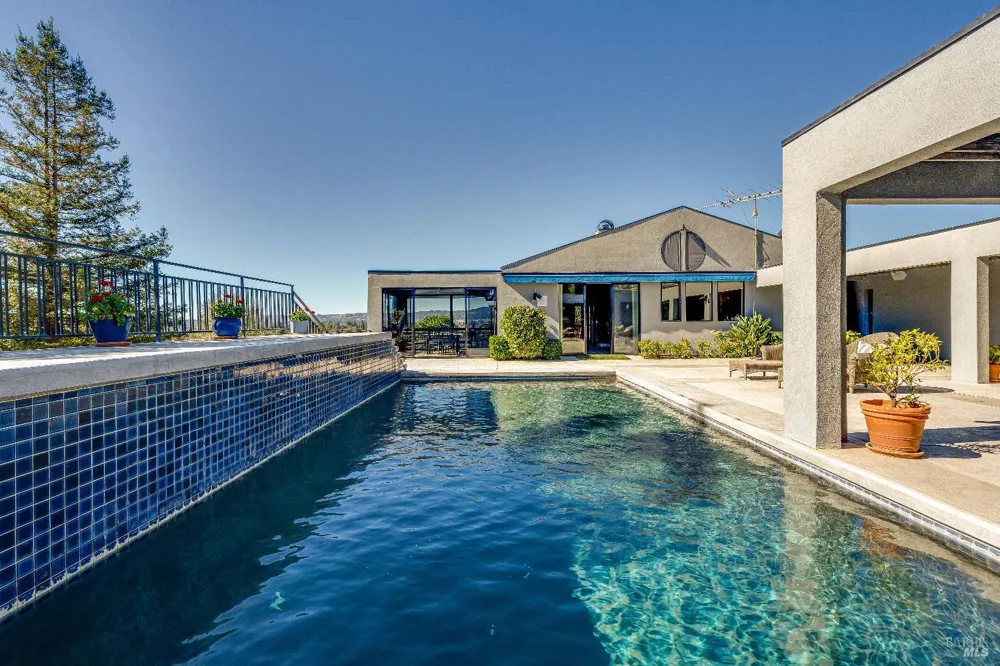 1095 Hardman Avenue Napa, CA 94558