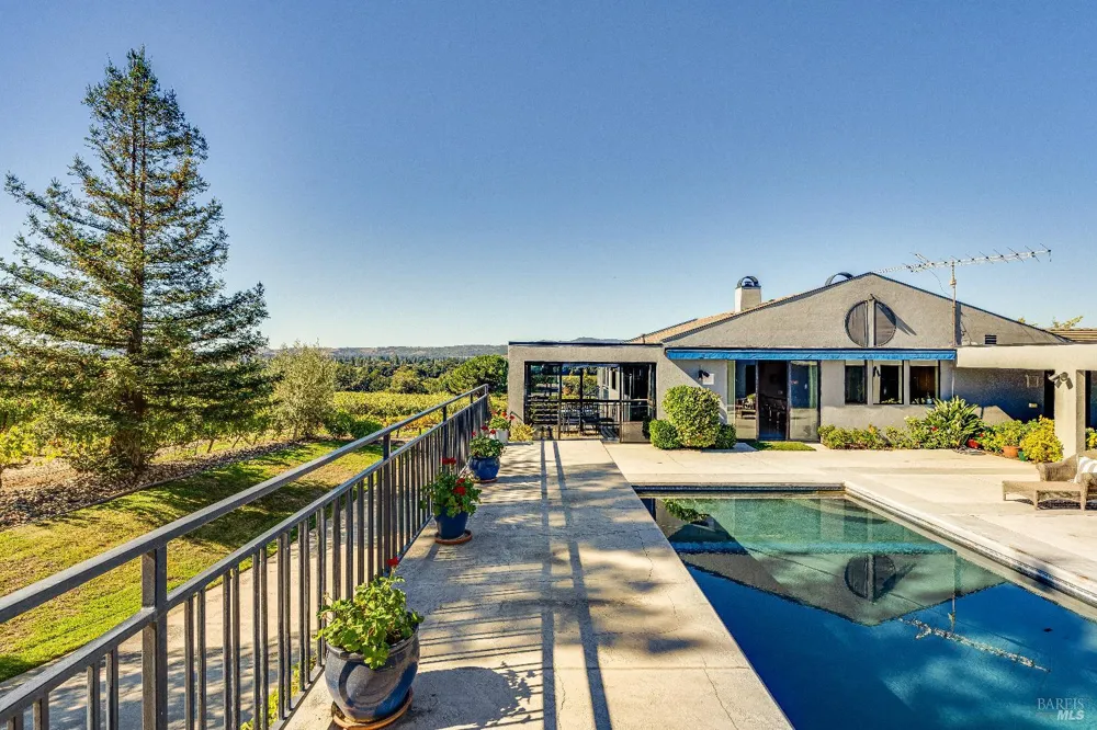 1095 Hardman Avenue Napa, CA 94558