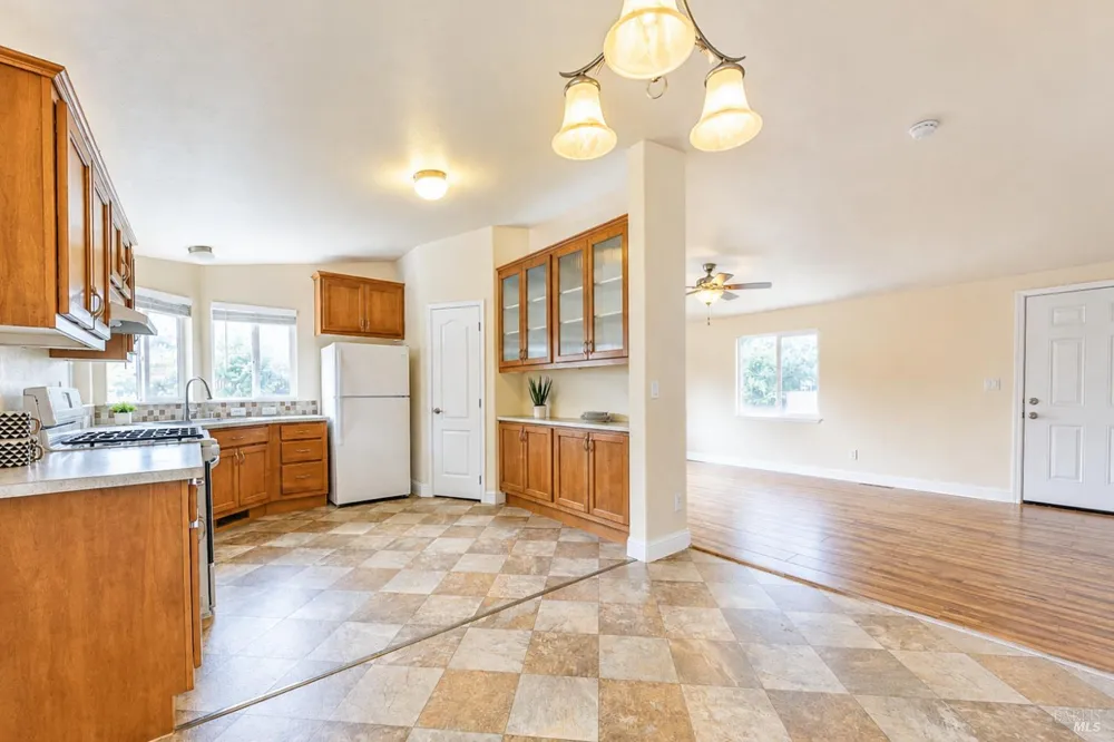 61 Shamrock Circle Santa Rosa, CA 95403