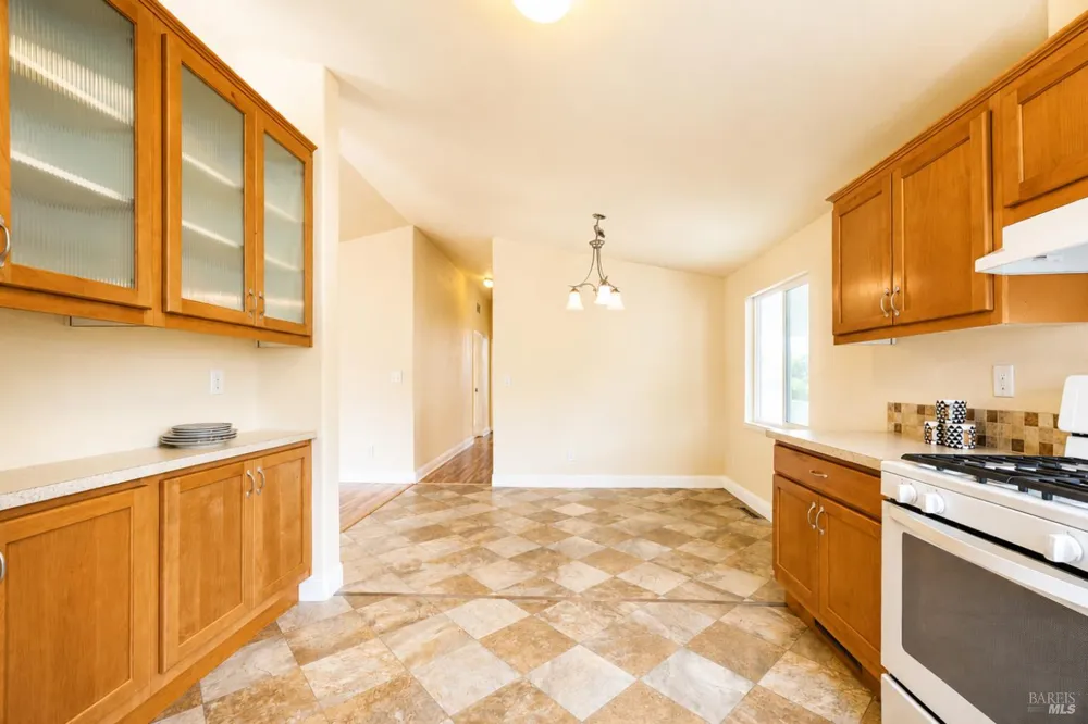61 Shamrock Circle Santa Rosa, CA 95403