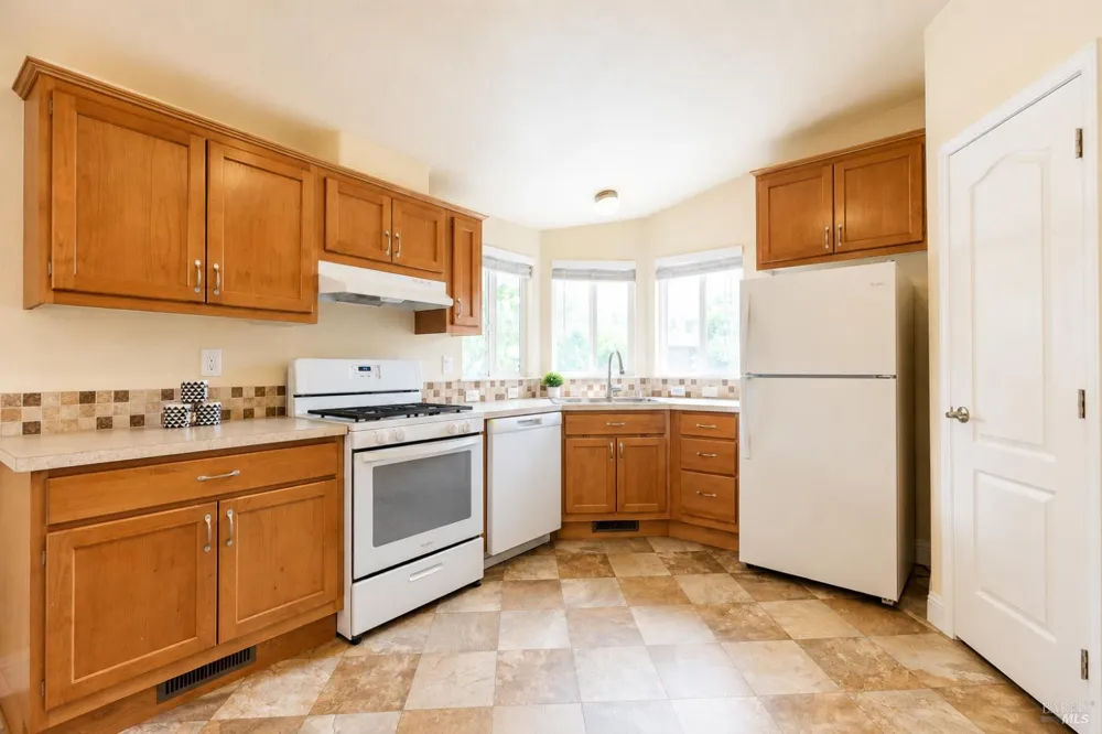 61 Shamrock Circle Santa Rosa, CA 95403