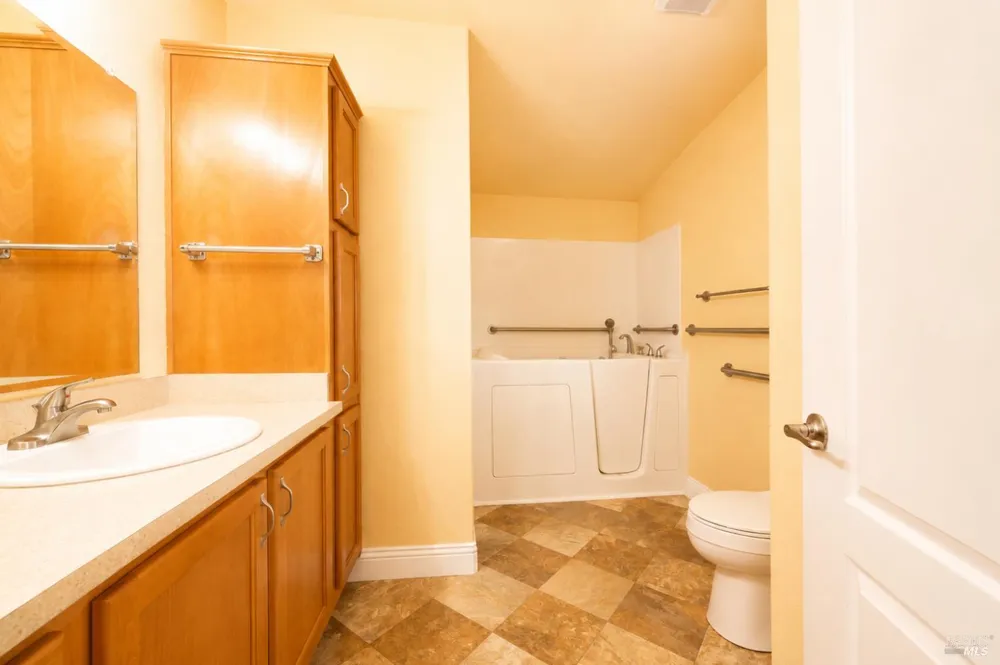 61 Shamrock Circle Santa Rosa, CA 95403