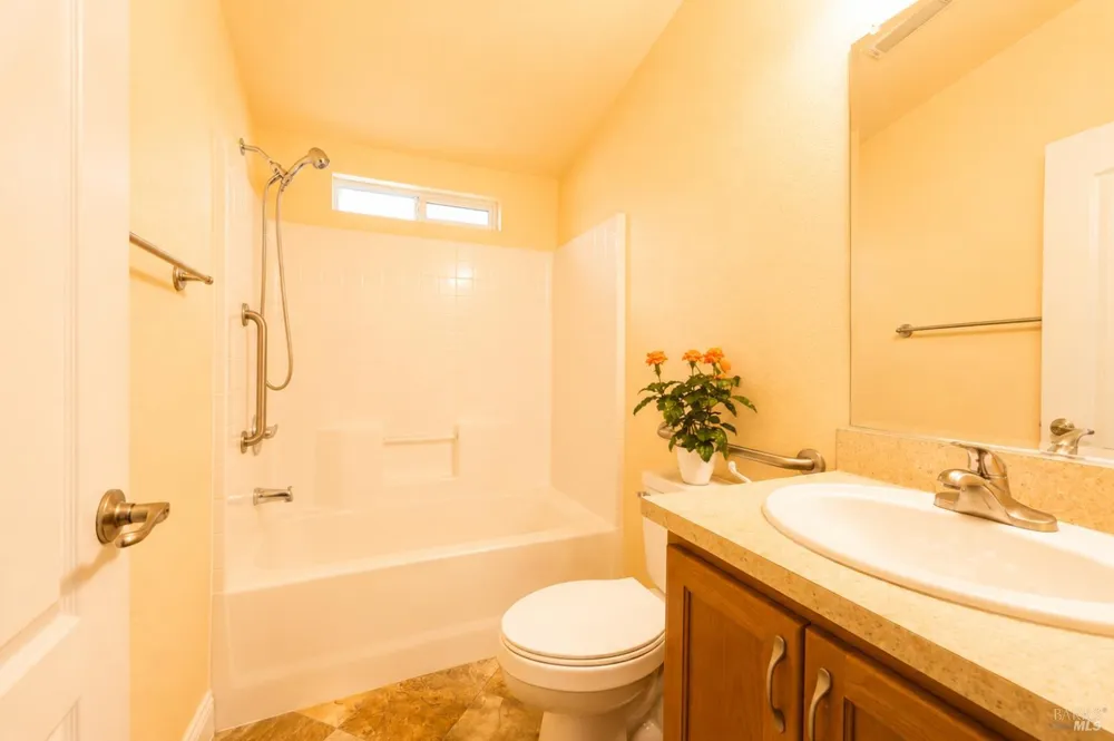 61 Shamrock Circle Santa Rosa, CA 95403