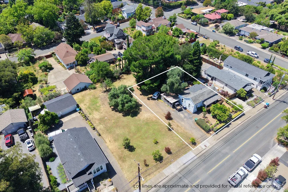 733 University Street Healdsburg, CA 95448