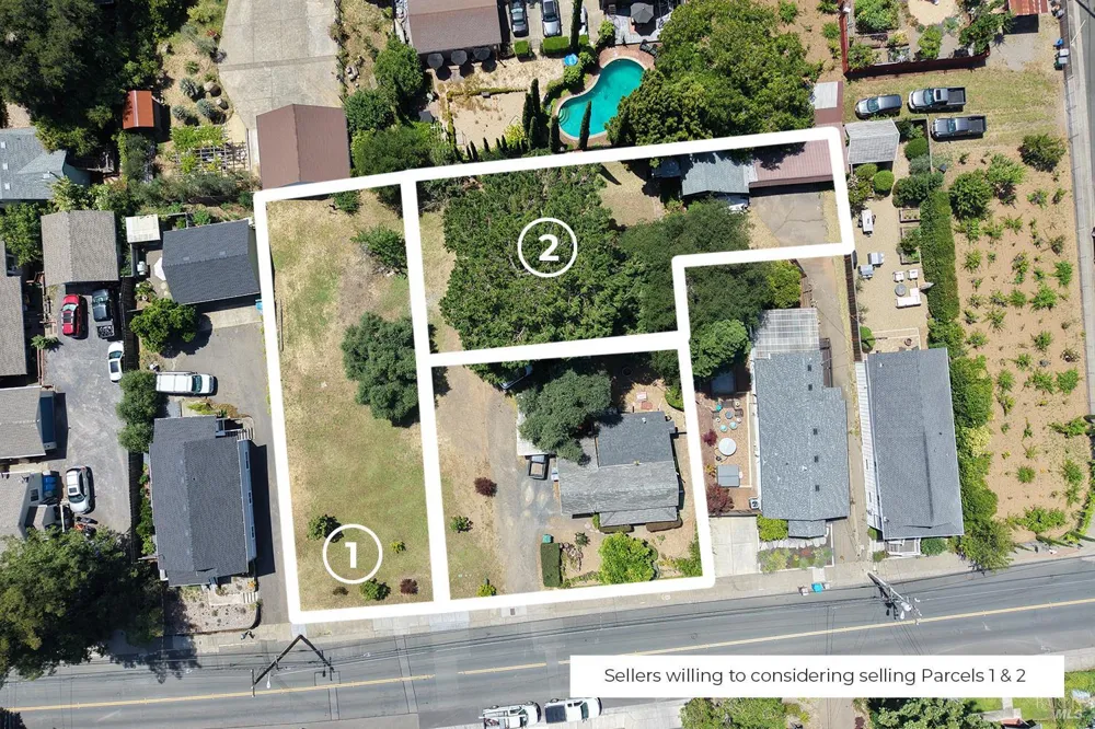 733 University Street Healdsburg, CA 95448