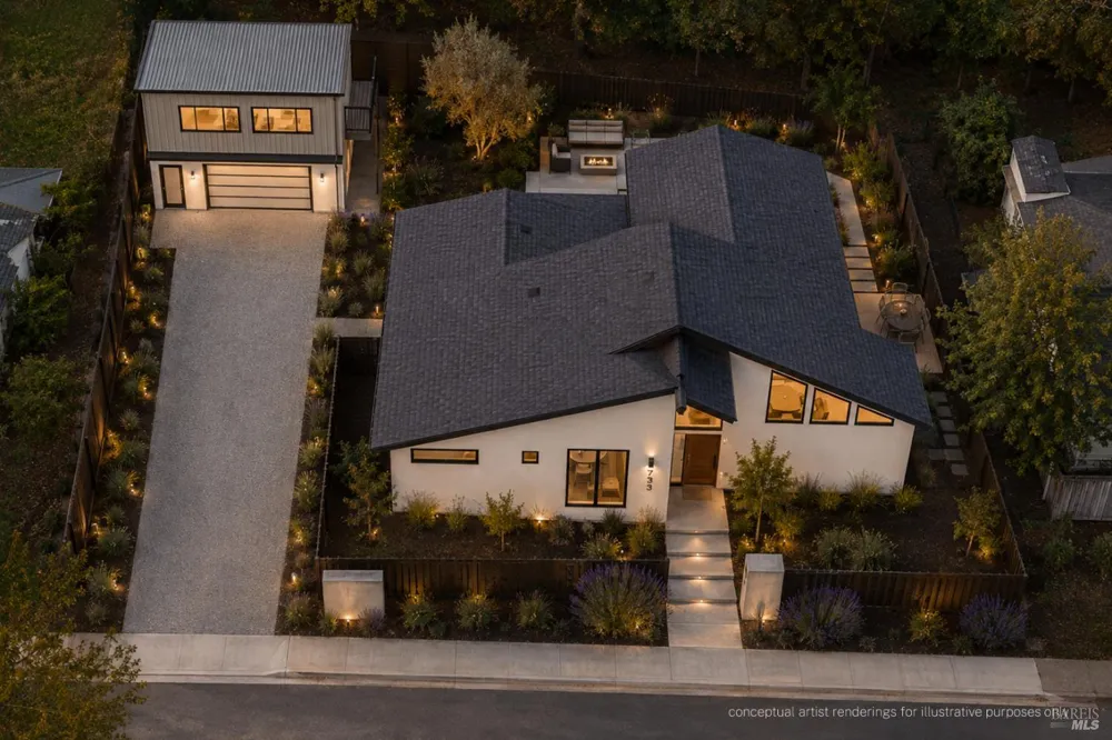 733 University Street Healdsburg, CA 95448