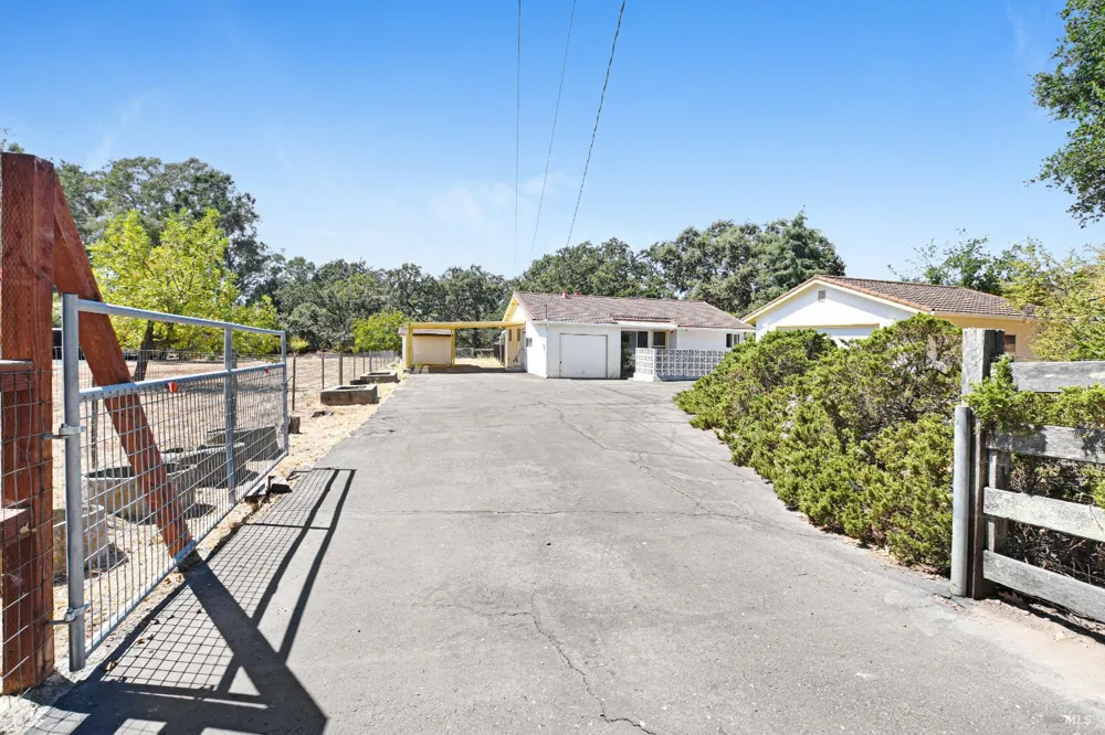 21355 Hyde Road Sonoma, CA 95476