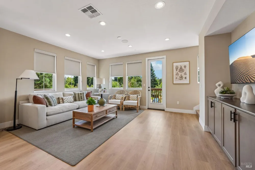 209 Pippin Court Sebastopol, CA 95407