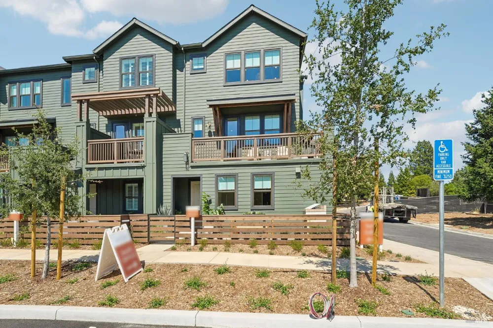 209 Pippin Court Sebastopol, CA 95407