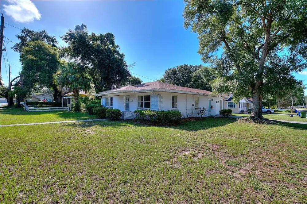 708 AVENUE E NE Winter Haven, FL 33881