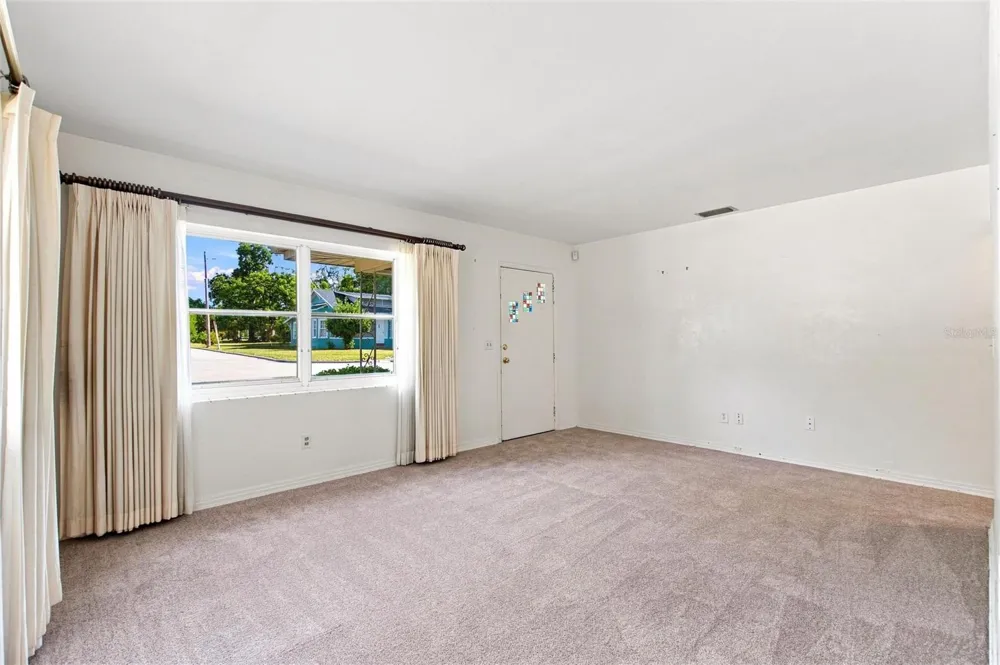 708 AVENUE E NE Winter Haven, FL 33881