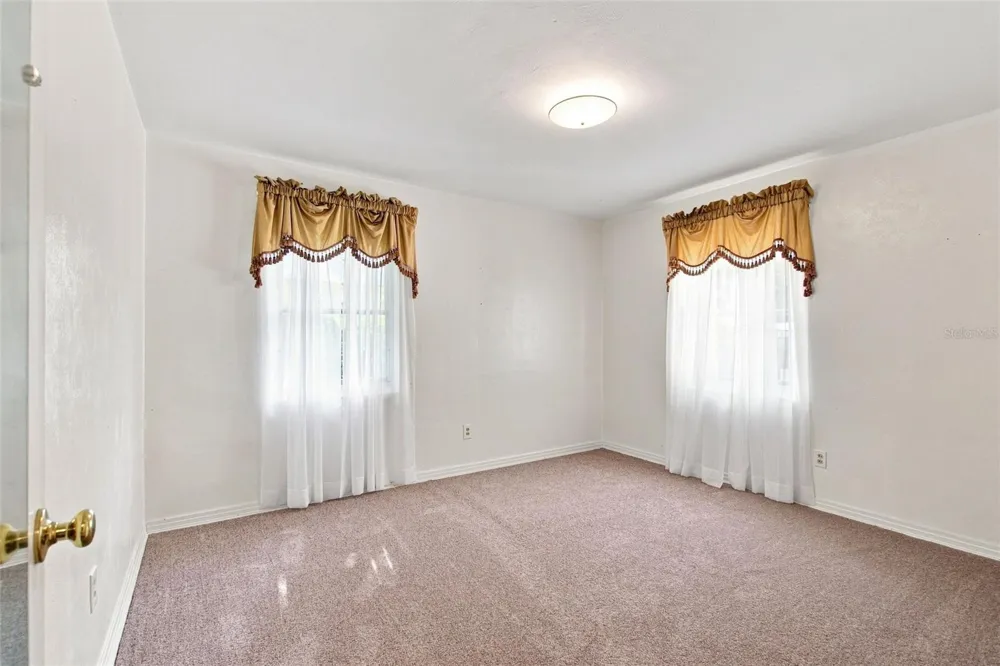 708 AVENUE E NE Winter Haven, FL 33881