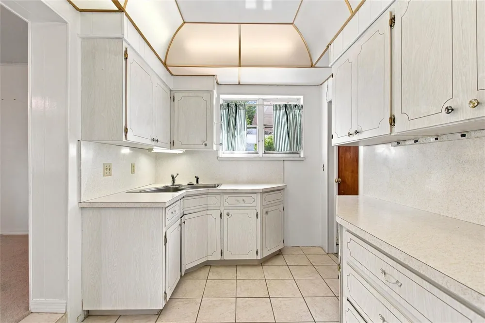708 AVENUE E NE Winter Haven, FL 33881