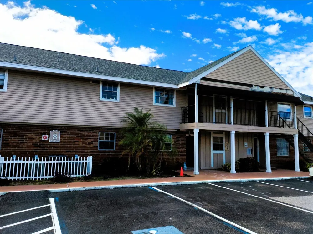 200 COUNTRY CLUB DRIVE #805 Largo, FL 33771