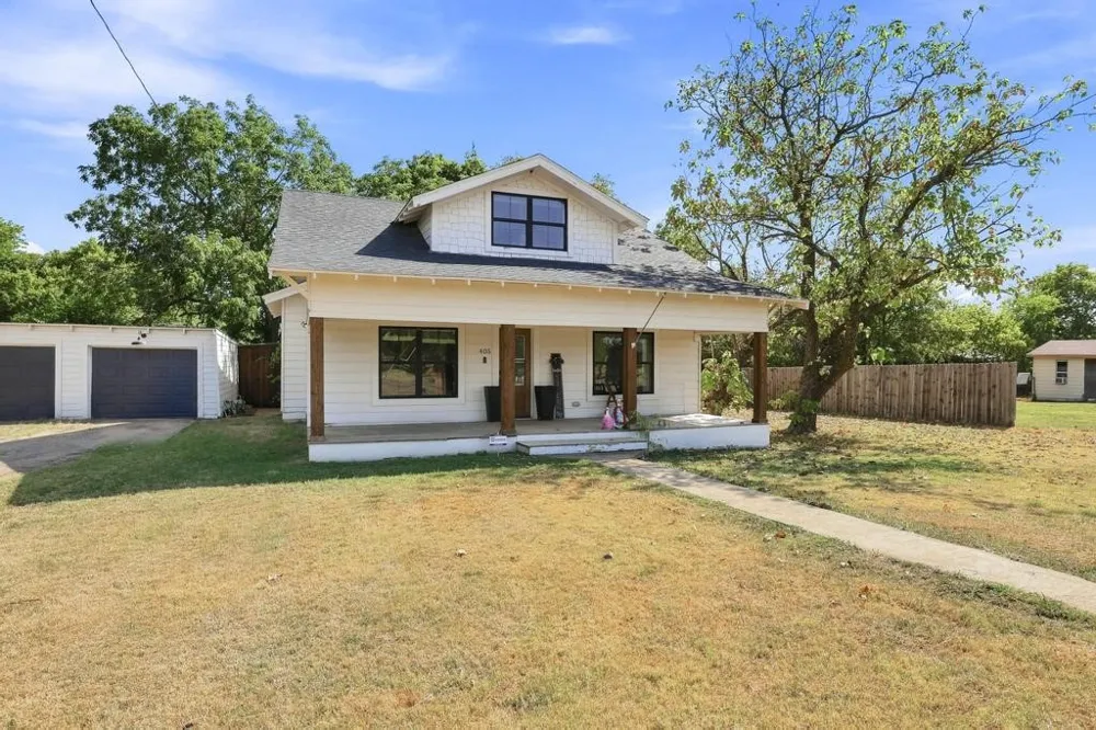 405 E College Street Gunter, TX 75058